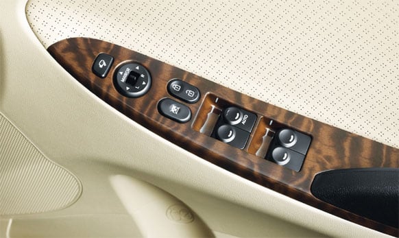 Power window controls with illumination. (Picture courtesy: http://www.hyundai.com)