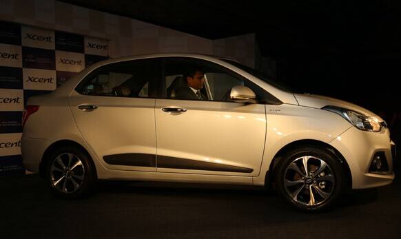 Hyundai Motor India unveils compact sedan Xcent (Pic courtesy: ZEEGNITION.com).