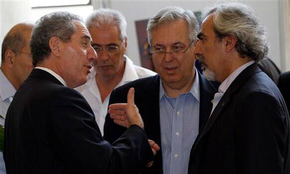 U.S. Trade Representative Michael Froman, left, talks to Uruguay's Vice Foreign Minister Luis Porto, right, and Brazil's Foreign Minister Luiz Alberto Figueiredo Machado, center, during the Ninth Ministerial Conference of the World Trade Organization (WTO) in Bali, Indonesia.