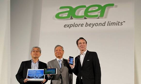 From left, Acer President Jim Wong, Chairman and CEO J.T. Wang, center, and Chief Marketing Officer Michael Birkin stand with their new products at the eve of the opening of Computex.