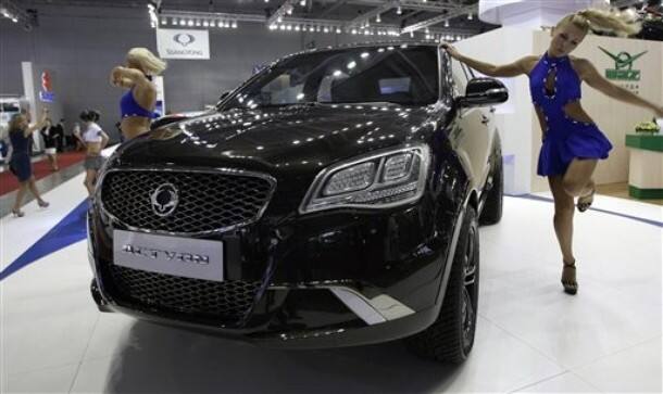 Models pose near new SsangYong Actyon 