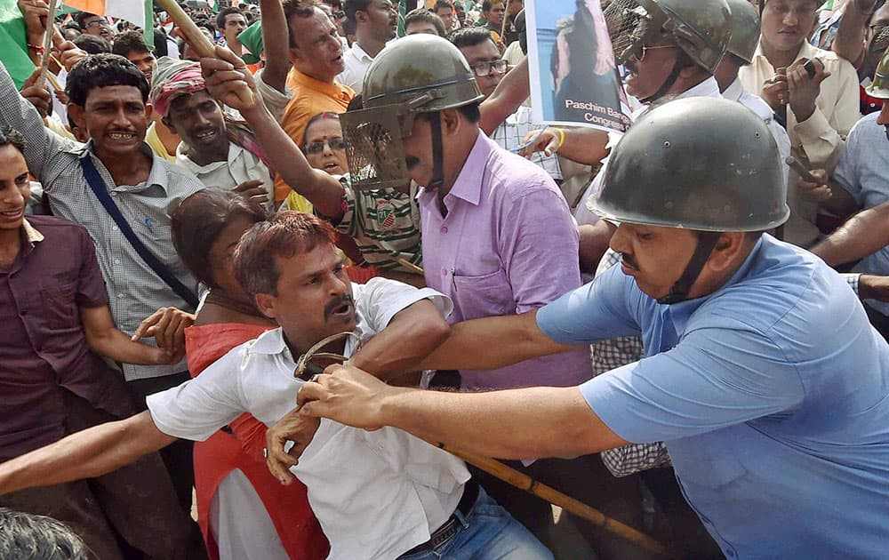 Police try to stop the Congress activists during their Nabanna Abhijan protest against the State Government, in Kolkata.