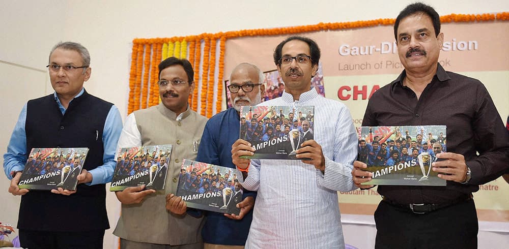 Director Saraswat Bank, Gautam Thakur (L) along with Maharashtra Education Minister, Vinod Tawde, Photojournalist and author, Mohan Bane, Shiv Sena President Uddhav Thackeray and former Cricketer Dilip Vengsarkar during a Book launch, in Mumbai.