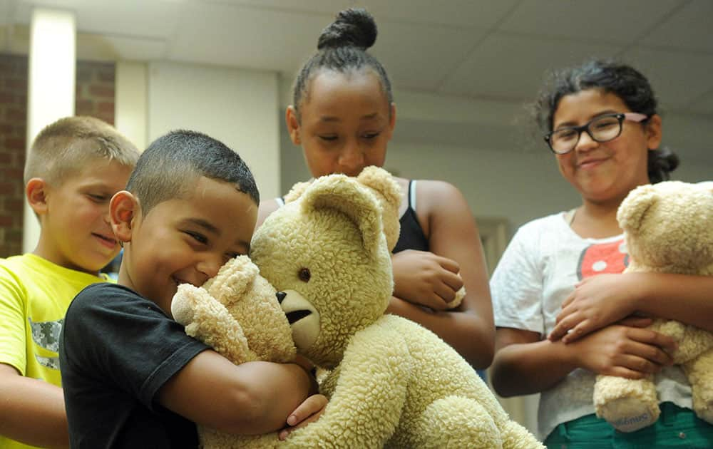 Snuggle Bear and Random Acts, a non-profit organization, celebrate National Teddy Bear Day (Sept. 9) with the Snuggle #ShareABear campaign to give away 5,000 teddy bears to kids in need. 