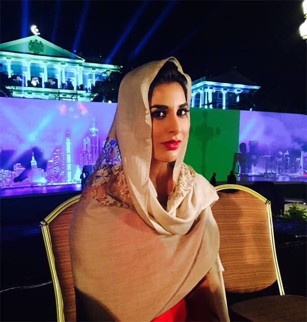 #falaknumapalace #hyderabad ..Beautiful setting, nonstop rain, shawl to the rescue & the show must go on!. Twitter‏@Sophie_Choudry