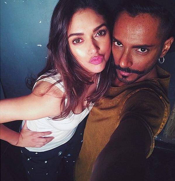 Throwback to the crayzeeies...with @eltonjfernandez post shoot! #ThrowbackThursday #UnitedColours - Twitter@aditiraohydari