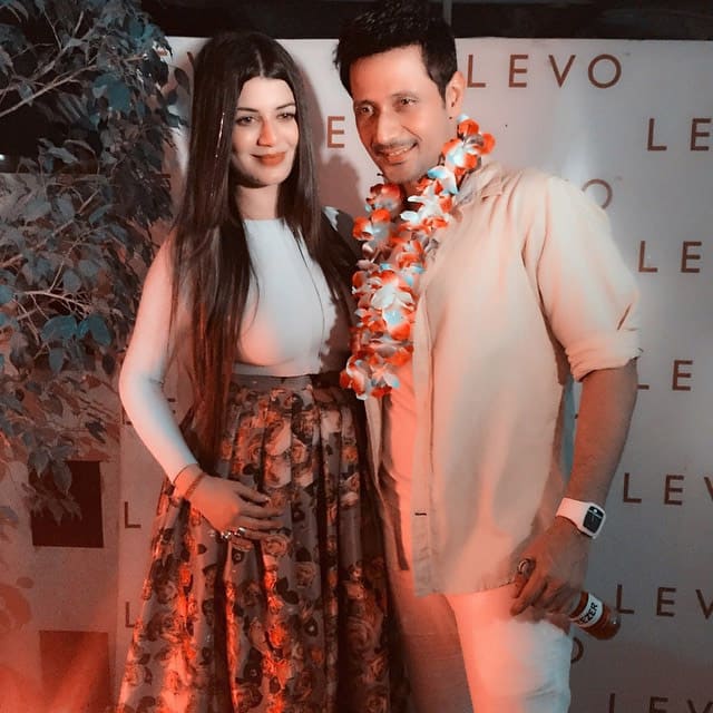 At @Mann_meetbros  birthday bash .. #LevoLounge .. Many Happiness and Best wishes Manmeet :) Twitter@kainaatarora