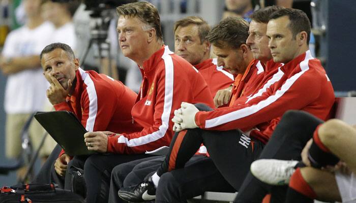 Wayne Rooney, Michael Carrick confront Louis van Gaal about training methods