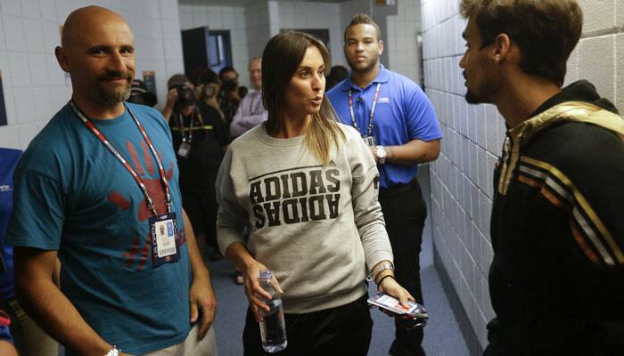 US Open winner Flavia Pennetta retires during trophy ceremony