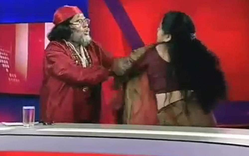 Omji Maharaj and Sadhvi Deepa fight during a debate at a news channel.
