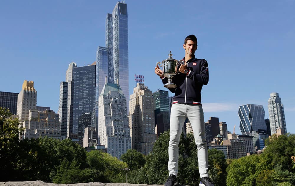 Novak Djokovic poses with the U.S. Open tennis championship trophy, Monday, Sept. 14, 2015, in New Yorks Central Park. 