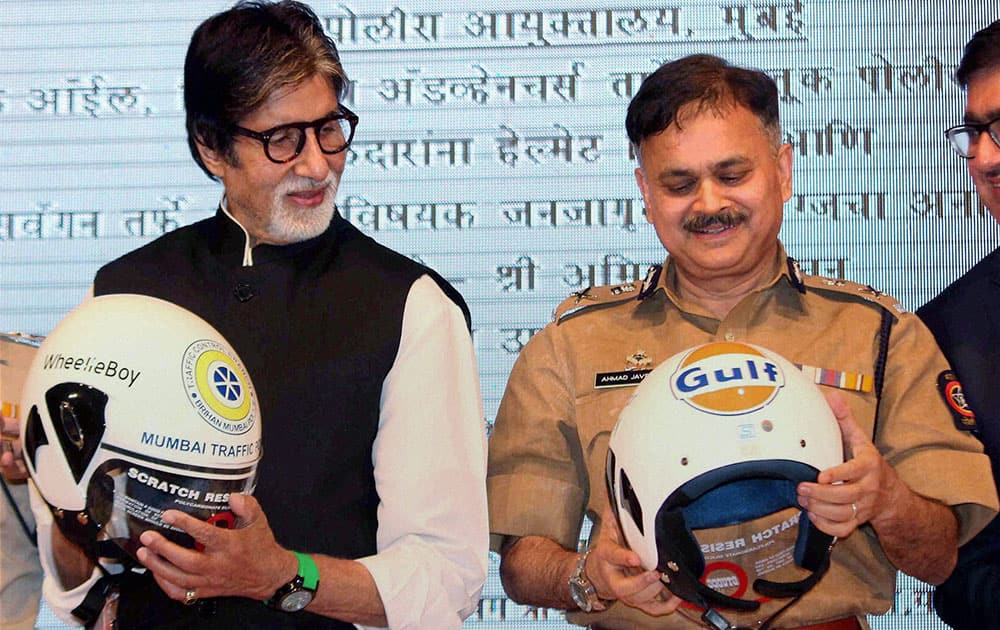 Mumbai Police Commissioner Javed Ahmed and Bollywood megastar Amitabh Bachchan during the helmet distribution to traffic policemen in Mumbai.