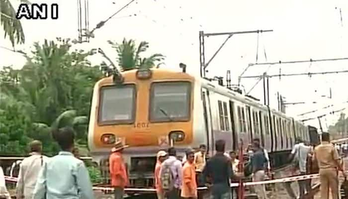 Commuters hassled as suburban train derails in Mumbai