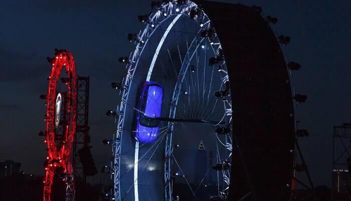 Watch this thrilling video: Jaguar F-PACE completes 360 Loop