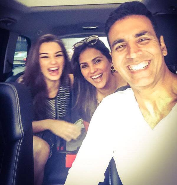 First day of Singh is Bliing promotions with @akshaykumar & @laradutta .. The fun has begun. Twitter@iamAmyJackson