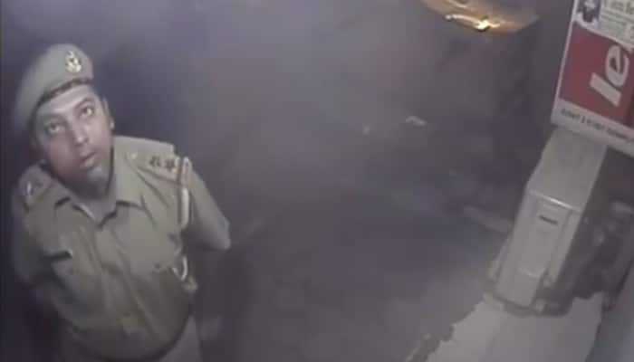 Cop caught on camera stealing CFL bulbs in Jammu - Watch