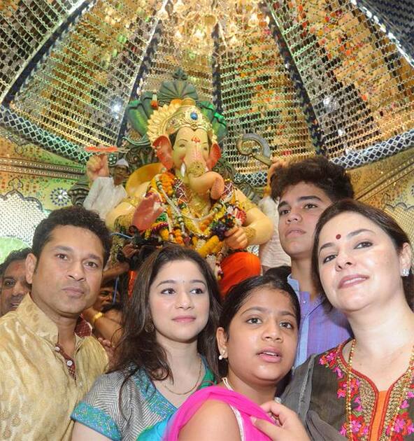 Ganpati Bappa Morya! Twitter@sachin_rt