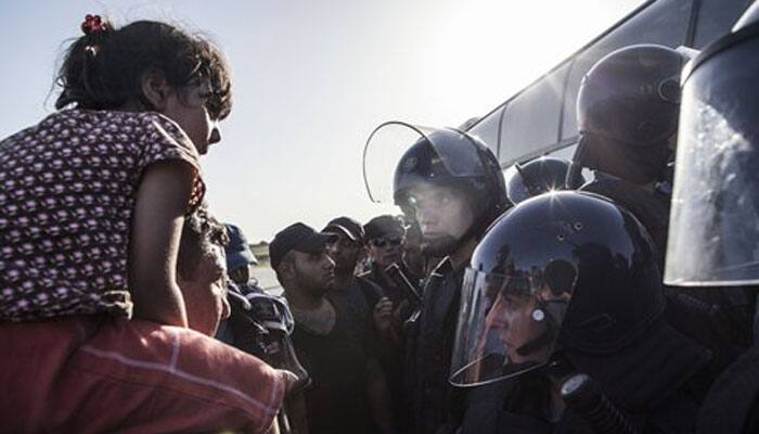 Croatia plans to close border with Serbia if migrant wave persists