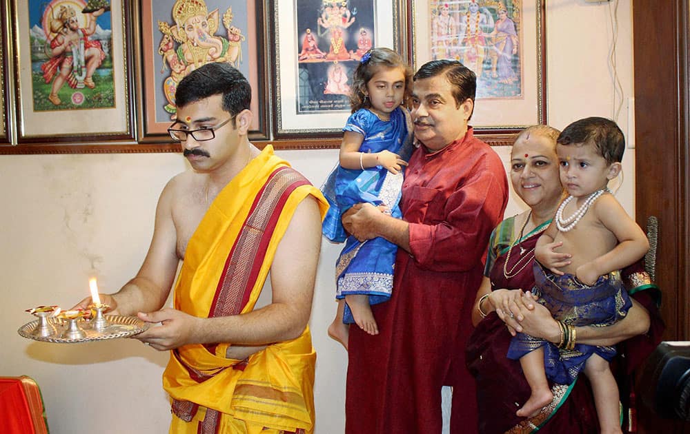 Union Minister for Road Transport and Shipping Nitin Gadkari along with family offers prayers to Lord Ganesha on the occasion of Ganesh Chaturthi at his residence in Nagpur, Maharashtra.