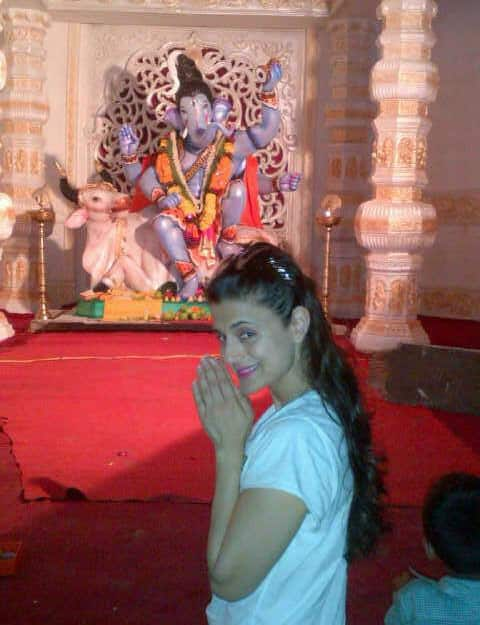 Hapi Ganesh Chaturthi 2 evry1.My 1st pandal visit.. Love gannuji... May he shower all his blessings 2 all of you. Twitter@ameesha_patel