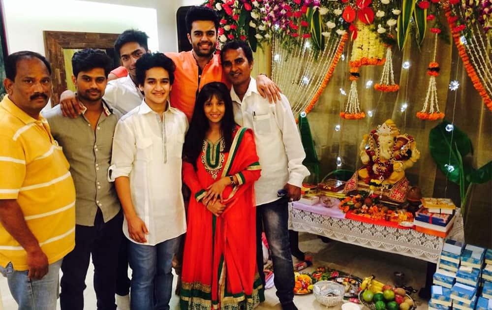 The super kids faisal n vaishnavi!!!with vivek and hrishikesh. Twitter@ManishPaul03