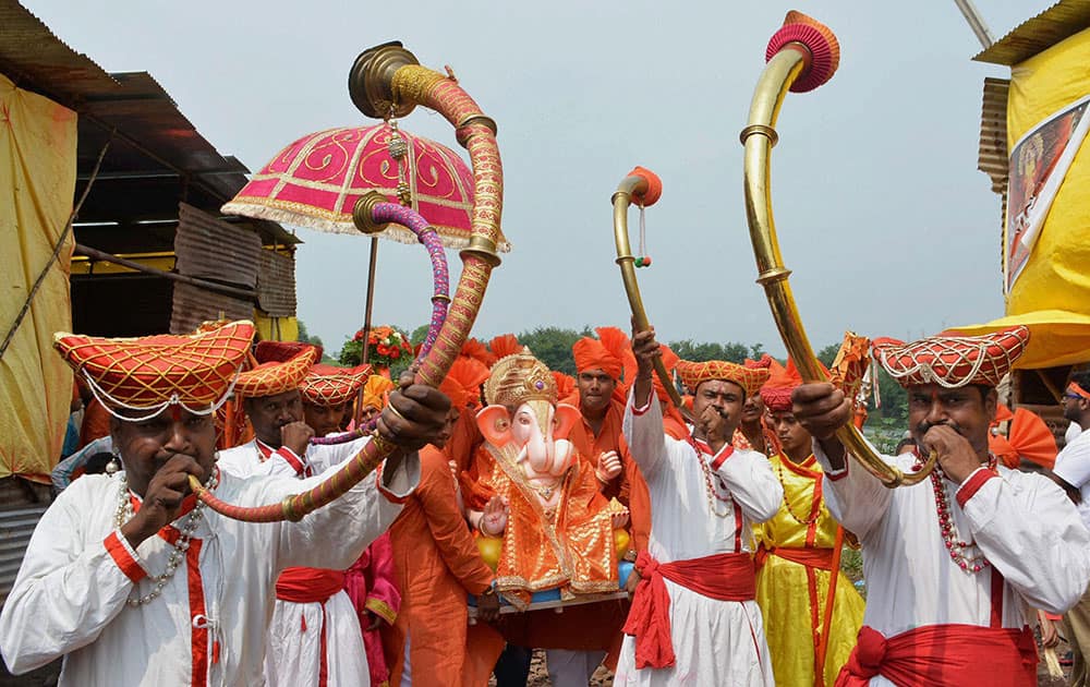 Devotees carrying an idol of Lord Ganesha to the pandal for the Ganesha Festival in Karad, Maharashtra.