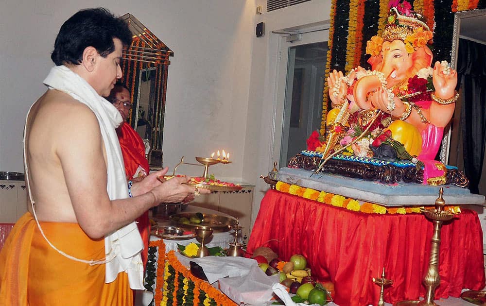 Bollywood actor Jeetendra offers prayers to Lord Ganesh during the Ganesh Festival celebration in Mumbai.