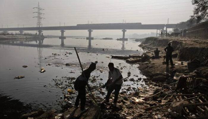 Rs 5000 fine on those throwing waste, puja offerings in Yamuna