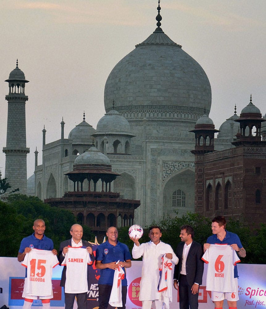 Uttar Pradesh Chief Minister Akhilesh Yadav poses with footballers of Delhi Dynamos team during an event to unveil the new jersey of the football club, near Taj Mahal in Agra.