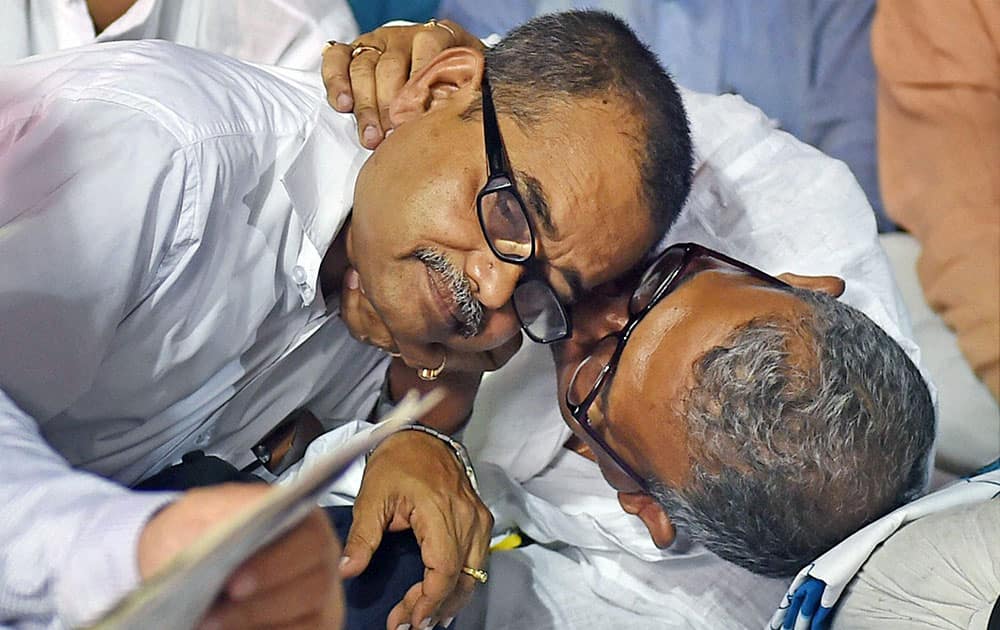 Former State Congress President Manas Bhuniya with party MP Abhijit Mukherjee during fourth day of his indefinite hunger strike over various issues, under Gandhi statue in Kolkata.