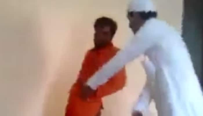 Shocking Video: Indian worker mercilessly beaten by Saudi engineer in Mecca