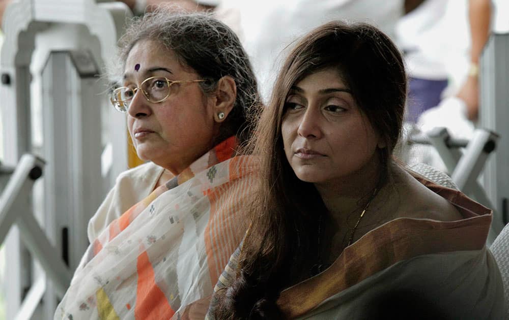 Wife Chandralekha Dalmiya and daughter Vaishali Dalmiya attend the funeral of Jagmohan Dalmiya, Board of Control for Cricket in India (BCCI) president and former International Cricket Council chief, in Kolkata.