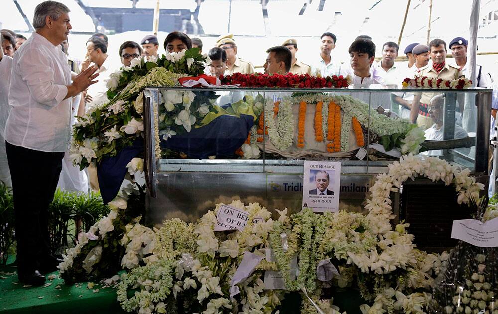 Former Board of Control for Cricket in India (BCCI) President Sashank Manohar pays tribute to the body of Jagmohan Dalmiya, in glass casket, BCCI president and former International Cricket Council chief during his funeral in Kolkata.