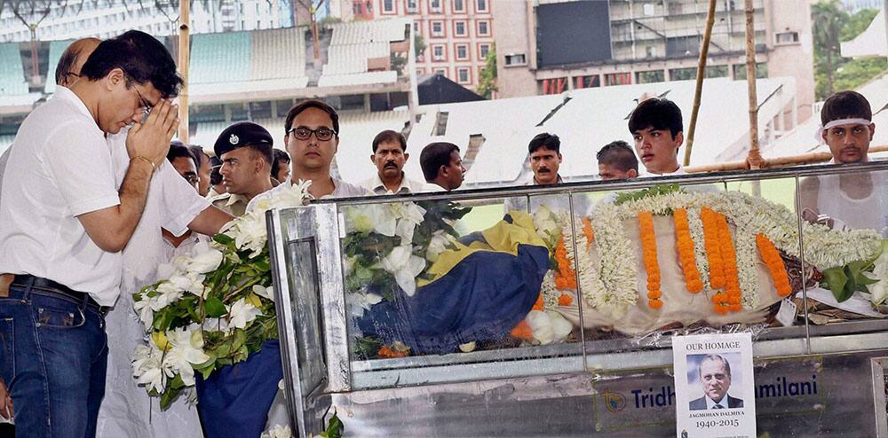 Former cricketer Sourav Ganguly paying his respects to mortal remains of BCCI President Jagmohan Dalmiya at CAB in Kolkata.