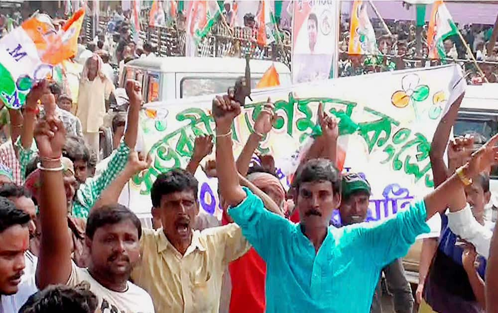 A TMC activist openly showing a gun during party meeting at Kandi in Murshidabad district of West Bengal.