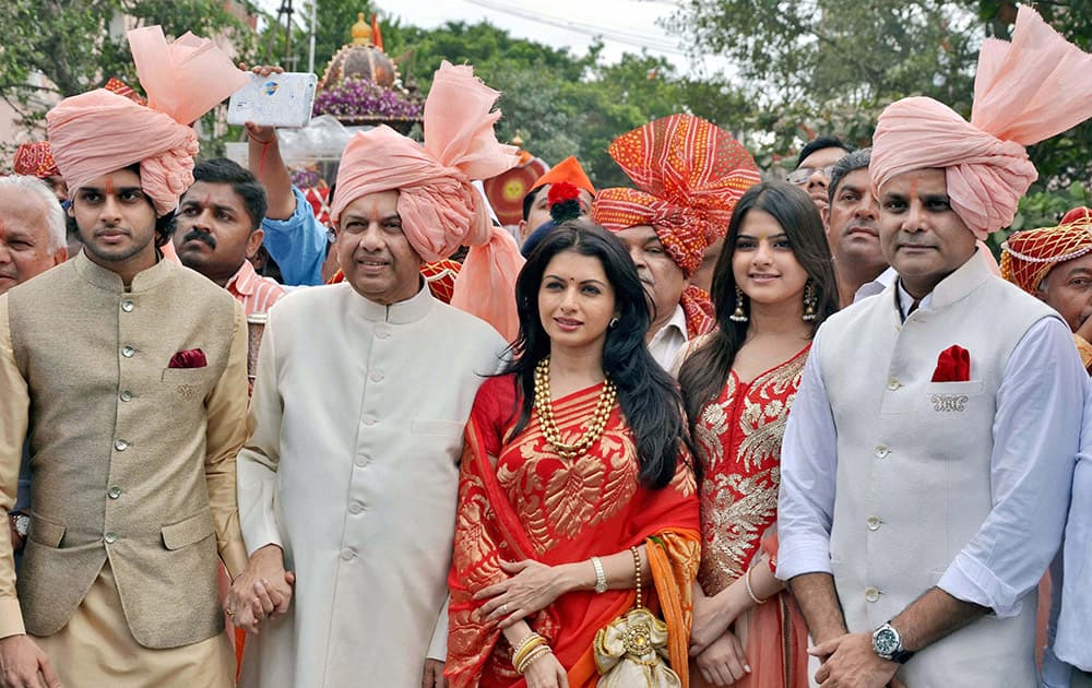 Actress Bhagyashri along with her family participating in a Ganapati Visarjan procession in Sangli.
