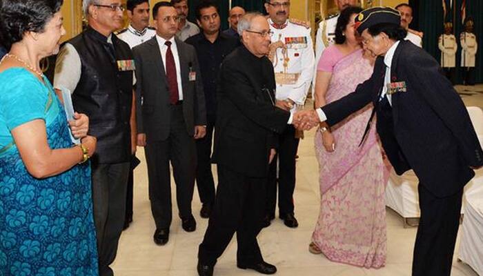 President Pranab Mukherjee hosts high tea for war veterans