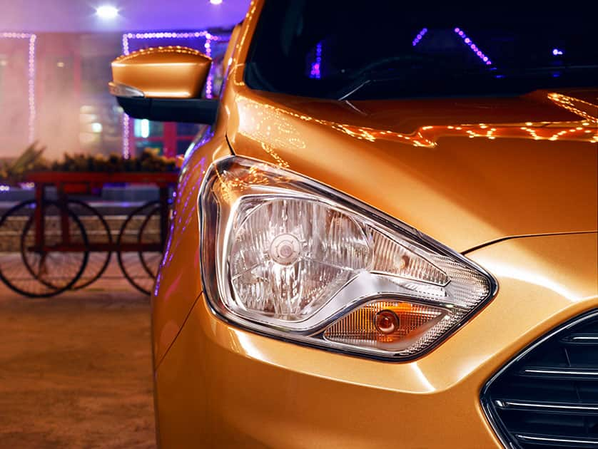 The Figo’s trapezoidal grille is flanked by bold, swept-back headlamps.