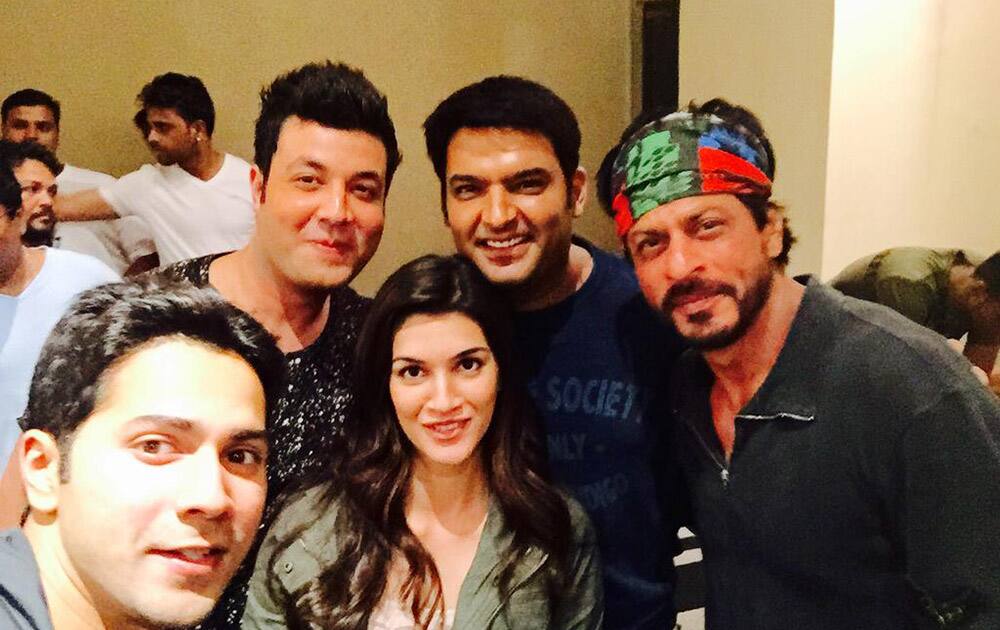 KAPIL ‏:- Grt fun watching d 1st screening of #kkpk in HYD with team #dilwale @iamsrk @Varun_dvn @varunsharma90 n @kritisanon -twitter