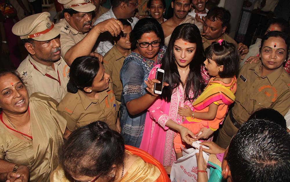 Aishwarya Rai Bachchan stepped out with daughter Aaradhya to seek Lord Ganesha’s blessings at Siddhivinayak Temple in Dadar. DNA