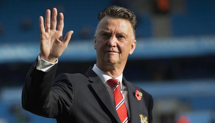 Louis van Gaal ducks title talk as Manchester United go top