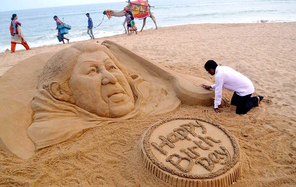 Sand artist Sudarsan Pattnaik created a sand sculpture of singer Lata Mangeshkar on her 86th birthday at a beach in Puri.