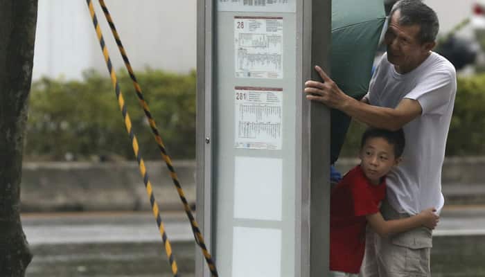 Thousands flee as `super typhoon` Dujuan nears Taiwan