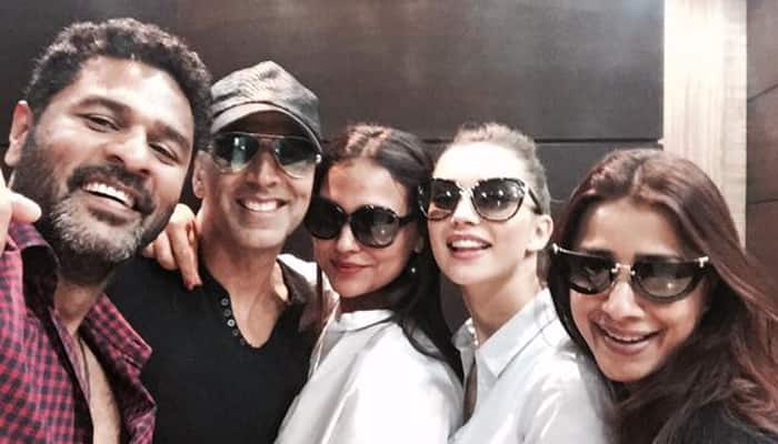 Akshay, Amy and Lara in Delhi to promote &#039;Singh Is Bliing&#039;!