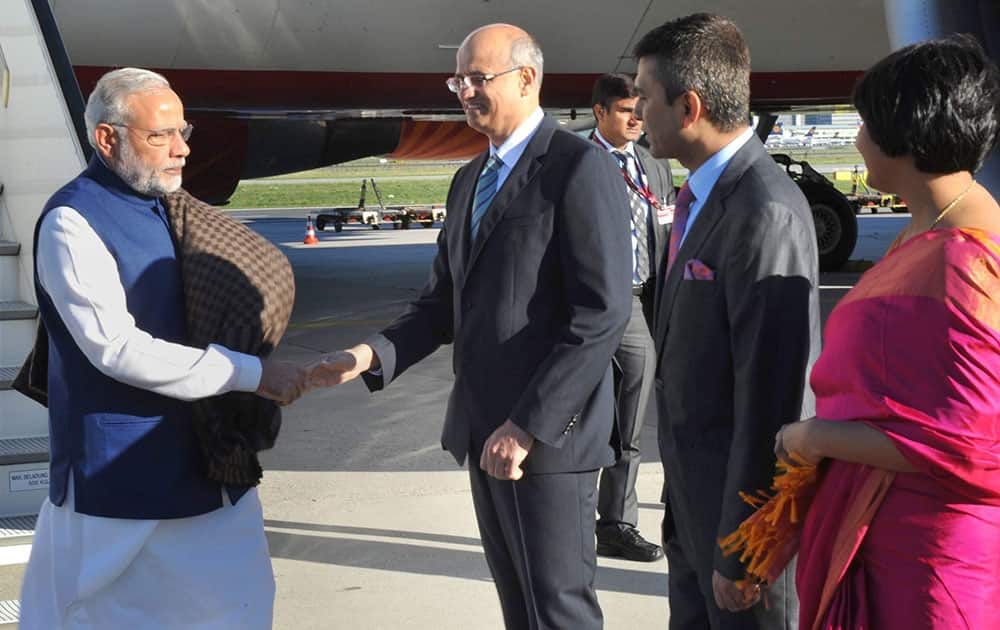 Prime Minister Narendra Modi being received upon his arrival at Frankfurt International Airport.