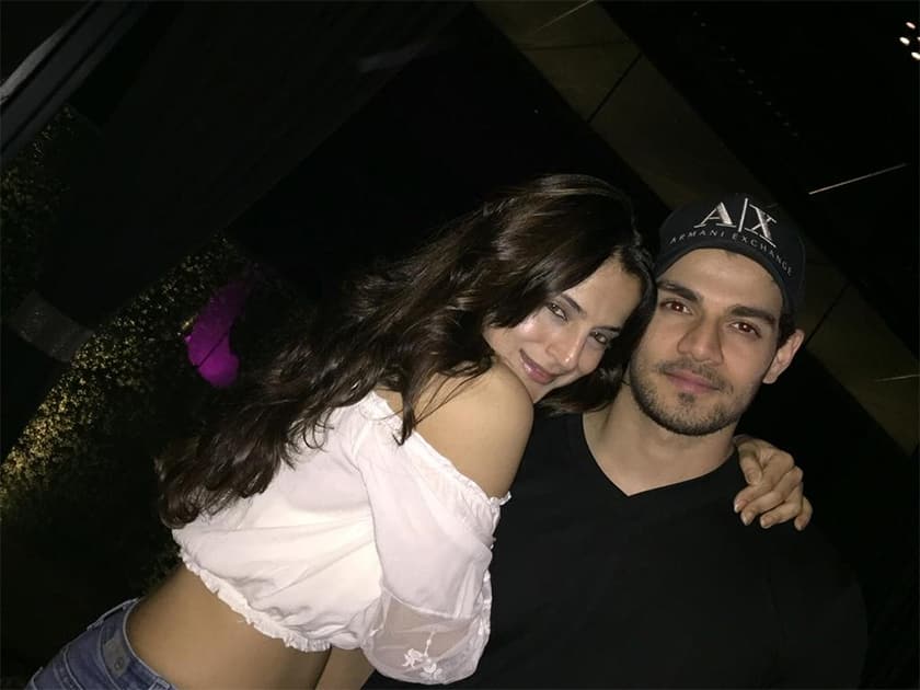 Fun nite at a friends place last nite.. Caught up w so many old friends n Sooraj Pancholi as well. Twitter@ameesha_patel