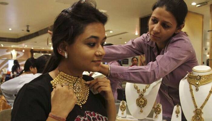 Gold price drops for fifth day, ends at over 6-week low of Rs 26,150 per 10 grams 