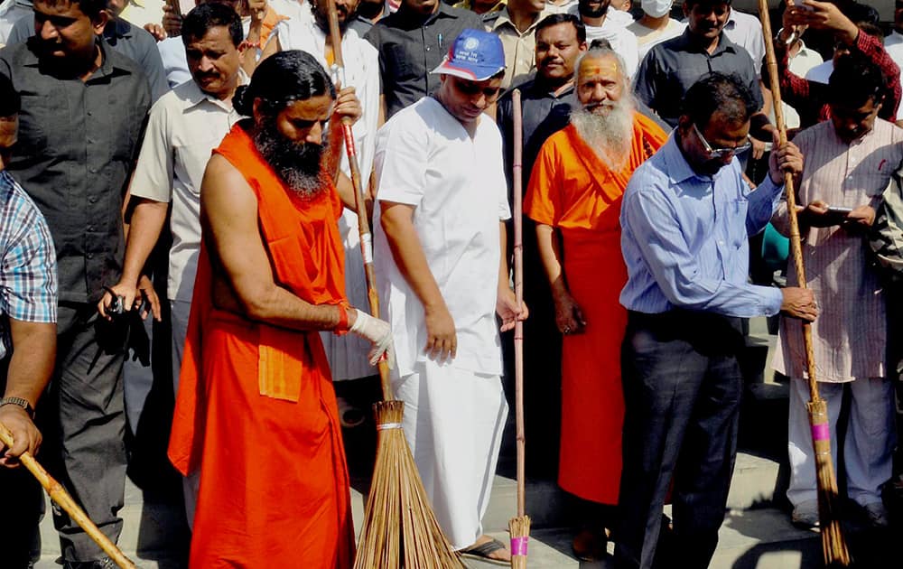 Swami Ramdev participating in Clean India Mission at Haridwar Railway Station.