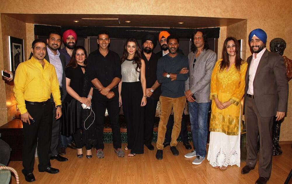 With the happy cast of #SinghisBling @akshaykumar @PDdancing #Amy watching the film tonite @AshviniYardi can't wait! Twitter@TheRajKundra