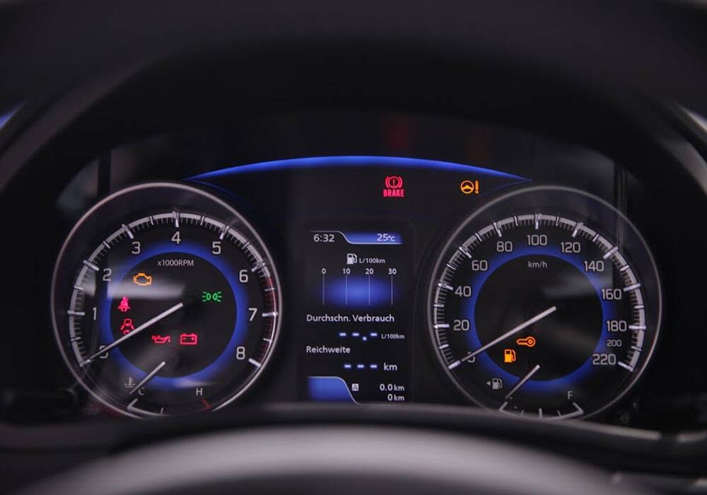 A large, high-definition colour LCD display in the instrument cluster shows performance and other information through user-friendly graphics.
